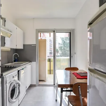 Charming 1br With Ac And Terrace Near Juan Les Pins Train Station - Welkeys