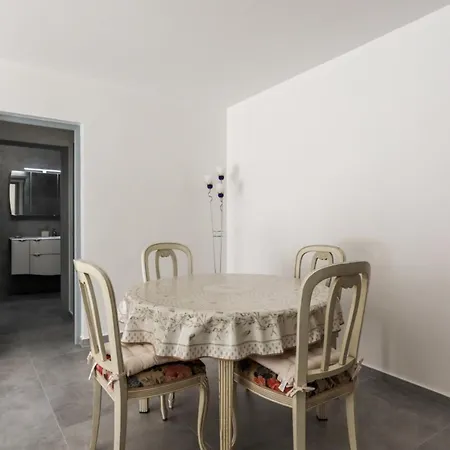 Апартаменты Charming 1br With Ac And Terrace Near Juan Les Pins Train Station - Welkeys *